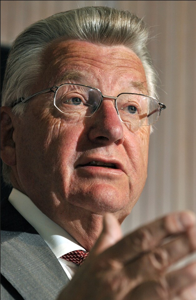 Piet Van Roe.