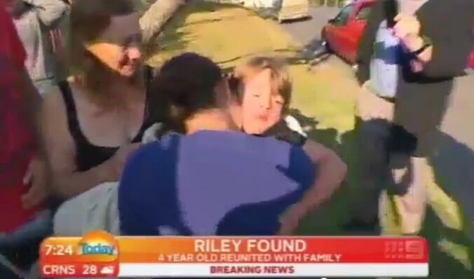 De moeder van Riley is zielgelukkig omdat ze haar zoontje weer kan knuffelen.