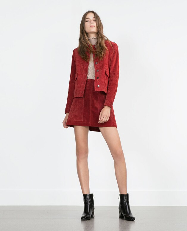 Jasje € 69,95 en rok € 49,95, allebei van Zara.