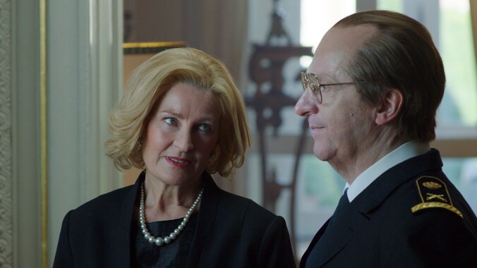 Veerle Eyckermans als Paola en Lucas Van den Eynde als Albert II.
