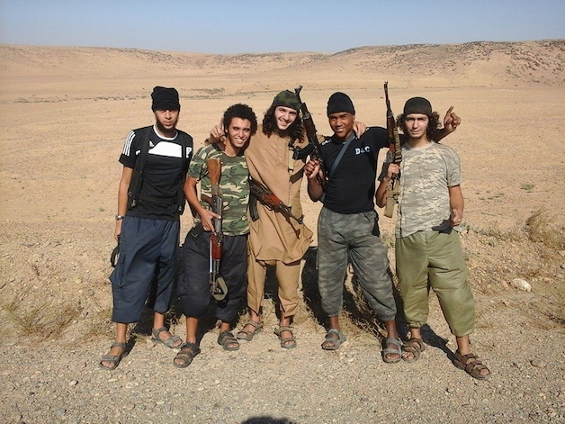 De Kortrijkse Syriëstrijders Olivier Calebout en Abdelmalek Boutalliss (rechts)