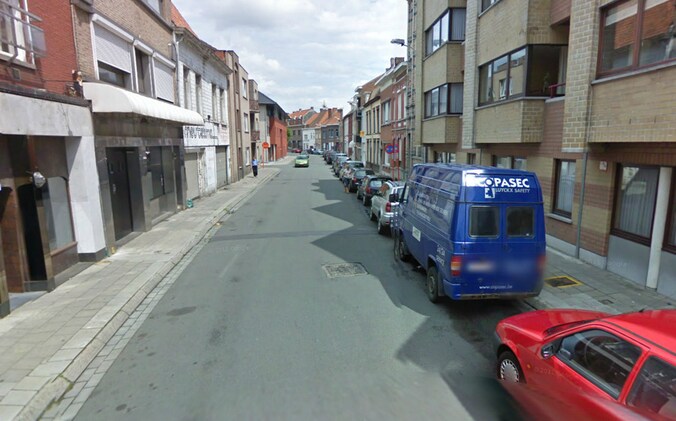 De fietser stierf in de Koningstraat, in het centrum van Menen.