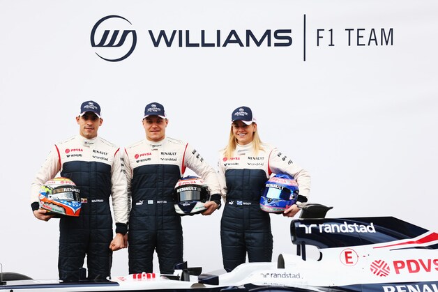 Wolff naast haar mannelijke collega's, Pastor Maldonado en Valtteri Bottas