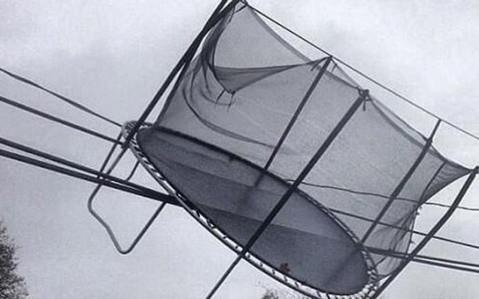 In tegenstelling tot wat de NMBS tweette, was deze trampoline niet de oorzaak van de treinvertragingen.
