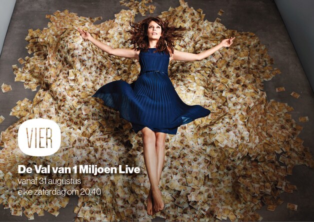 Evy Gruyaert stelt de vragen en kalmeert de zenuwen in 'De Val van 1 Miljoen'.