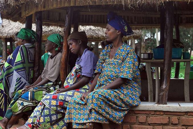 Bij gevechten rond een visrijk meer in Congo werden al minstens honderd mensen gedood. Vele tienduizenden zijn het land uit gevlucht.