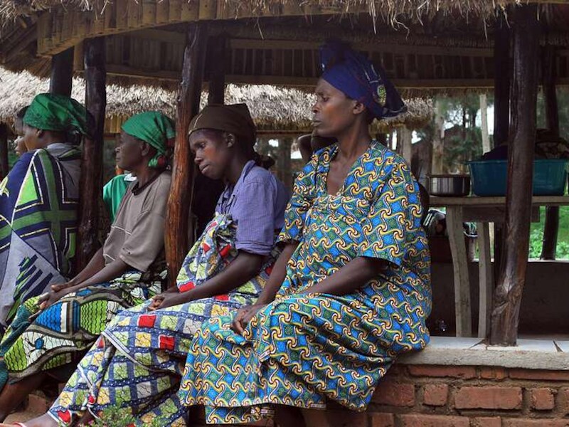 Bij gevechten rond een visrijk meer in Congo werden al minstens honderd mensen gedood. Vele tienduizenden zijn het land uit gevlucht.