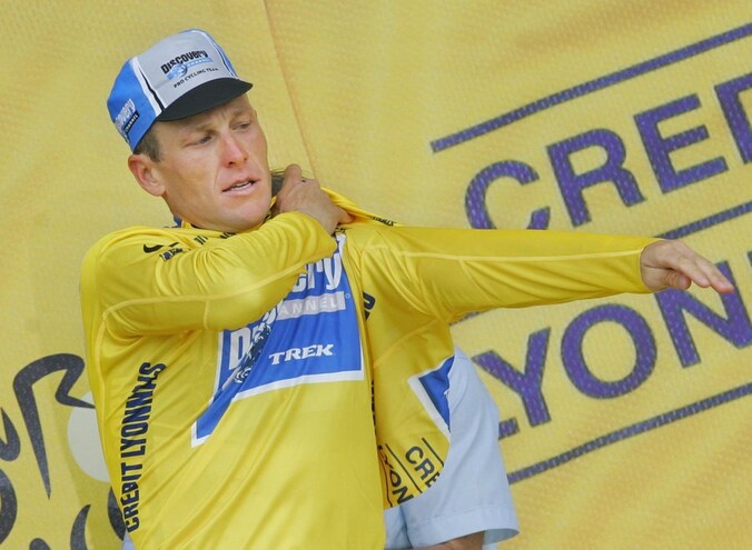 Lance Armstrong trekt in 2005 nog maar eens een gele trui om de schouders.