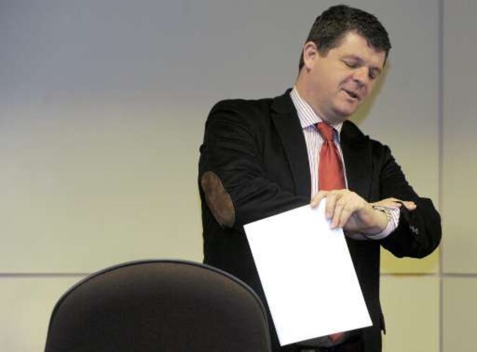 Deze namiddag moet de commissie, onder leiding van Bart Tommelein (Open Vld) beslissen hoe het nu verder moet.