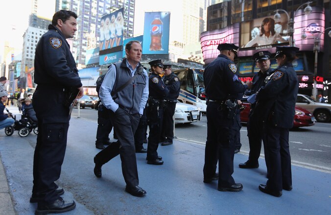 Op en rond Times Square stroomde de NYPD snel toe na de aanslagen in Boston.