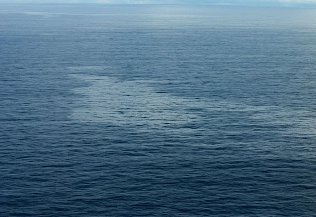 De olievlek die op zee was aangetroffen, is niet afkomstig van het vliegtuig.