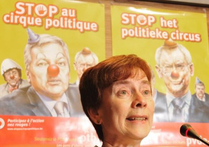 Tine Van Rompuy voert met PVDA+ campagne tegen het politieke circus met affiches waarop onder meer haar broer met de rode neus van een clown staat afgebeeld.