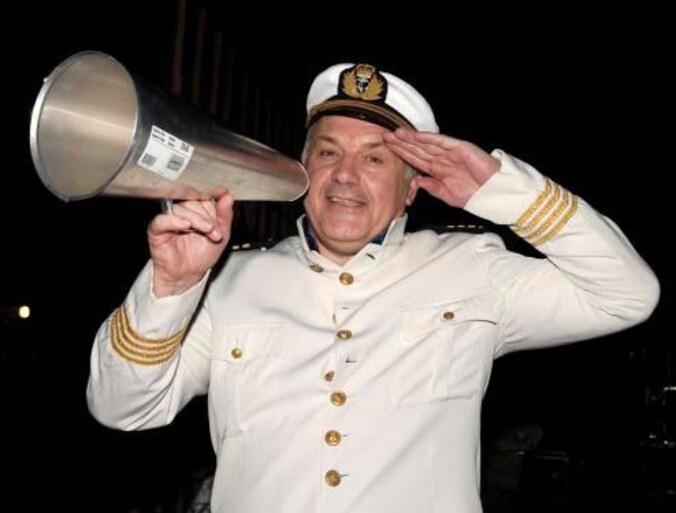 Schipper Dedecker stuurt een opstandige matroos van zijn schip.
