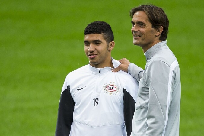Zakaria Bakkali en trainer Phillip Cocu.