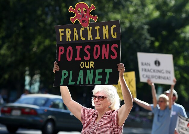 Maar tegen het zogenaamde 'fracking' komt veel protest wegens de gevolgen voor het milieu.