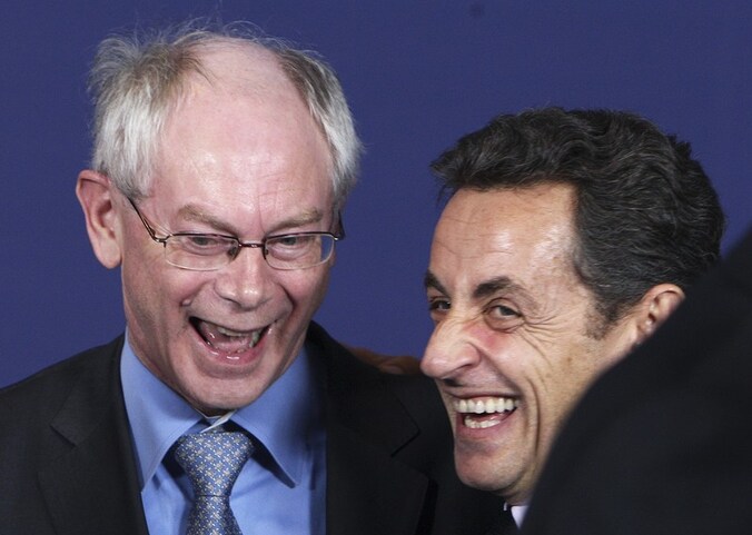 Van Rompuy schatert het uit met Sarkozy, die hem van in het begin steunde.
