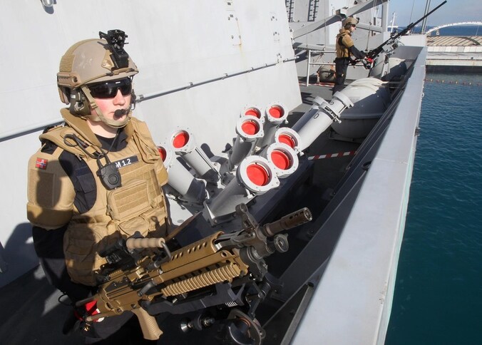 De Noorse marine is belast met de bewaking van de chemische wapens.