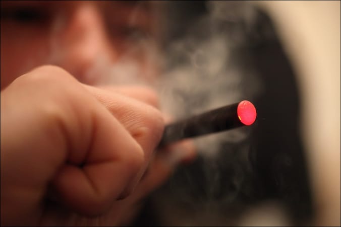 De e-sigaret zal waarschijnlijk net als de gewone sigaret verboden worden op Franse openbare plaatsen en de werkvloer