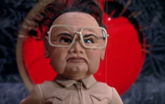 Kim Jong-uns vader en voorganger, Kim Jong-il, moet het ontgelden in 'Team America: World Police'.