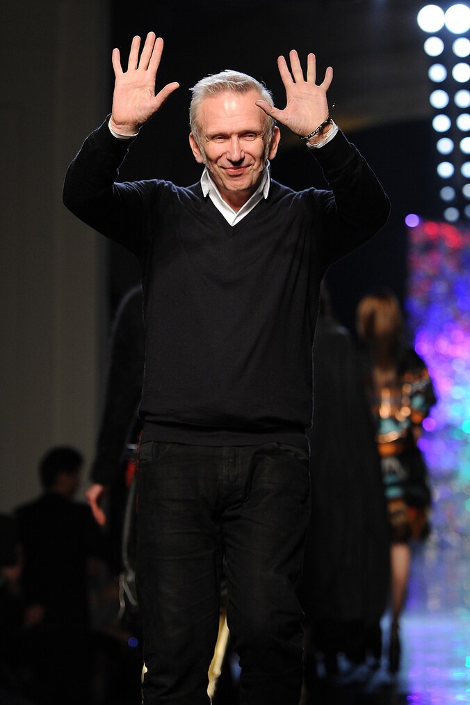 Jean Paul Gaultier na afloop van de modeshow op de Paris Fashion Week