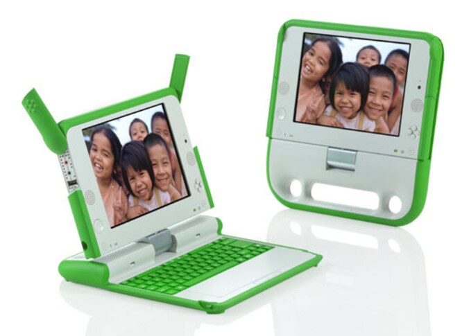 Een oudere versie van de armeluislaptop: de '100 dollar laptop' van de stichting One Laptop Per Child.