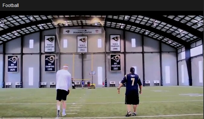 John Hekker toont zijn kunstjes