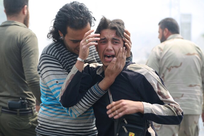 Vatbommen werden een dag eerder ook ingezet bij een halte van een minibus in Aleppo. Daardoor stierven 28 burgers.