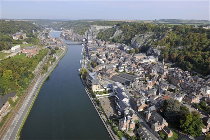 De Maas in Dinant (provincie Namen).