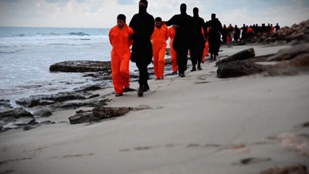 De aanvallen zijn een reactie op de onthoofding van 21 koptische christenen uit Egypte door IS, op een strand in Libië.
