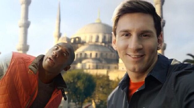 De confrontatie: Kobe verpest de foto van Lio Messi.