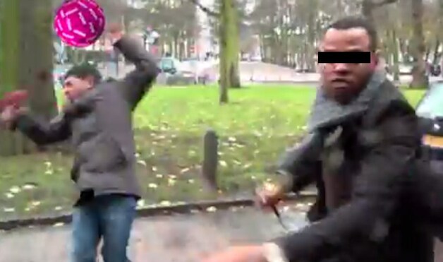 Een medewerker van de Angolese ambassade verkocht Ghosen enkele rake klappen.