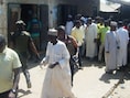 Publiek buiten de rechtbank in Bauchi, noord-Nigeria. Ze eisen straffen tegen twee homoseksuele mannen die worden berecht. Deze zaak speelde in januari.
