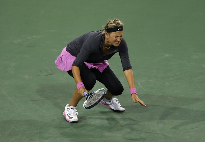 Azarenka verbijt zichtbaar de pijn in haar laatste optreden in maart in Indian Wells.