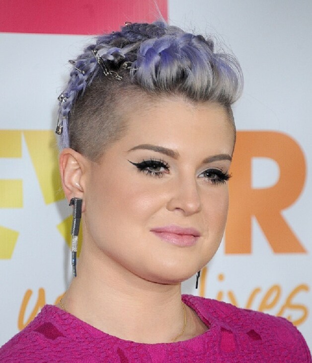 Kelly Osbourne: momenteel terug helemaal paars, hier nog met een grijs accent.