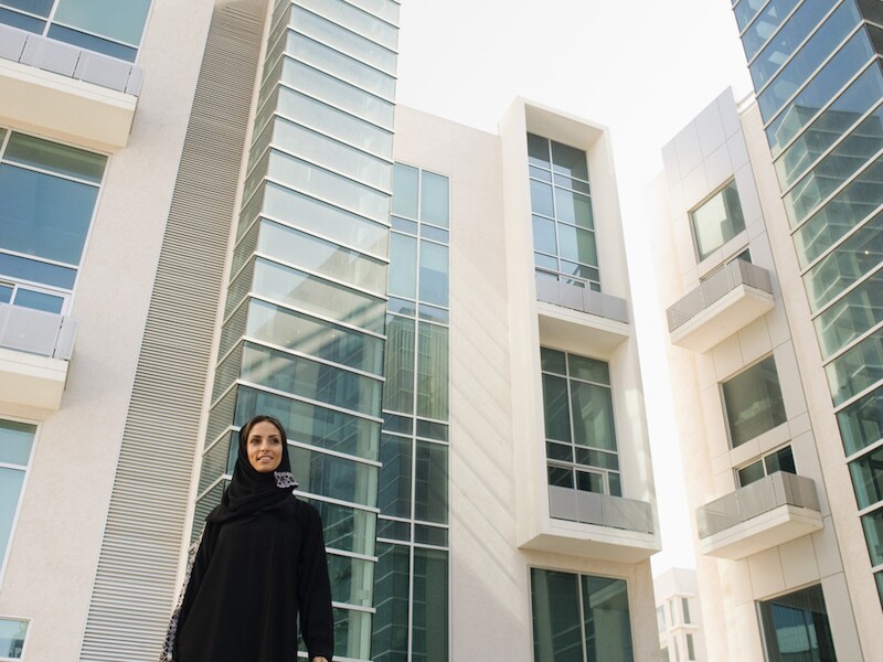 Vrouwen zijn in regel verplicht om in Saoedi-Arabië en het Arabische schiereiland een abaya te dragen.