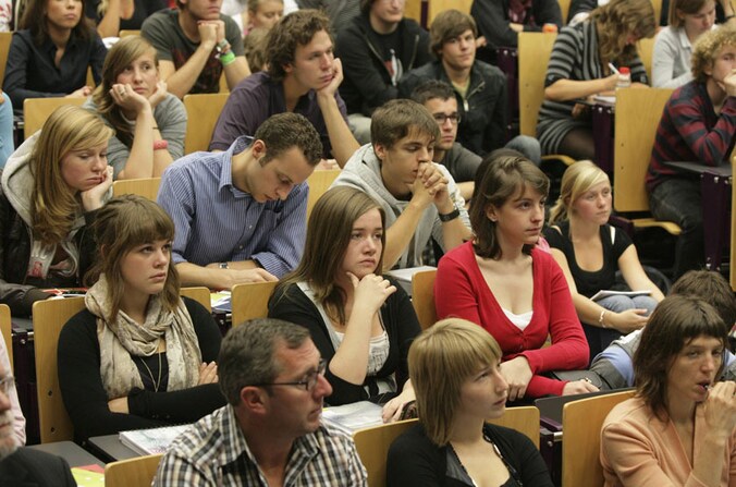 De UGent wil zo het probleem van de overvolle aula's aanpakken.