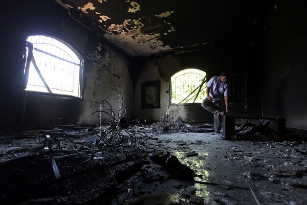Het consulaat in Benghazi na de aanval.