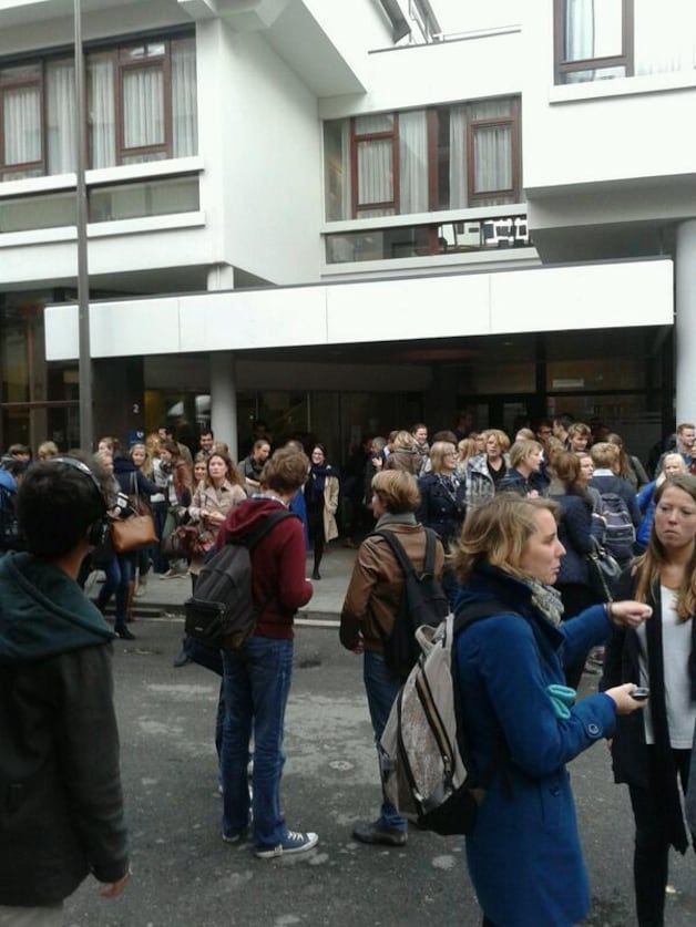 Wachtende studenten aan de Universiteit Antwerpen.