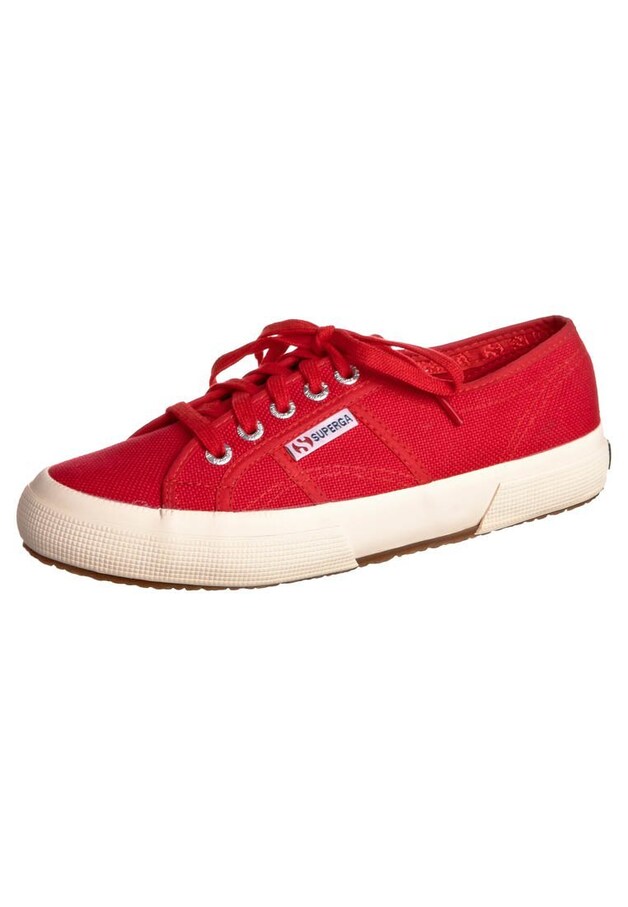 Superga, € 59,95.