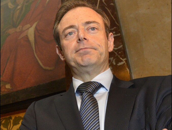 De verenigingen willen de N-VA die aan zet is op haar verantwoordelijkheden wijzen.
