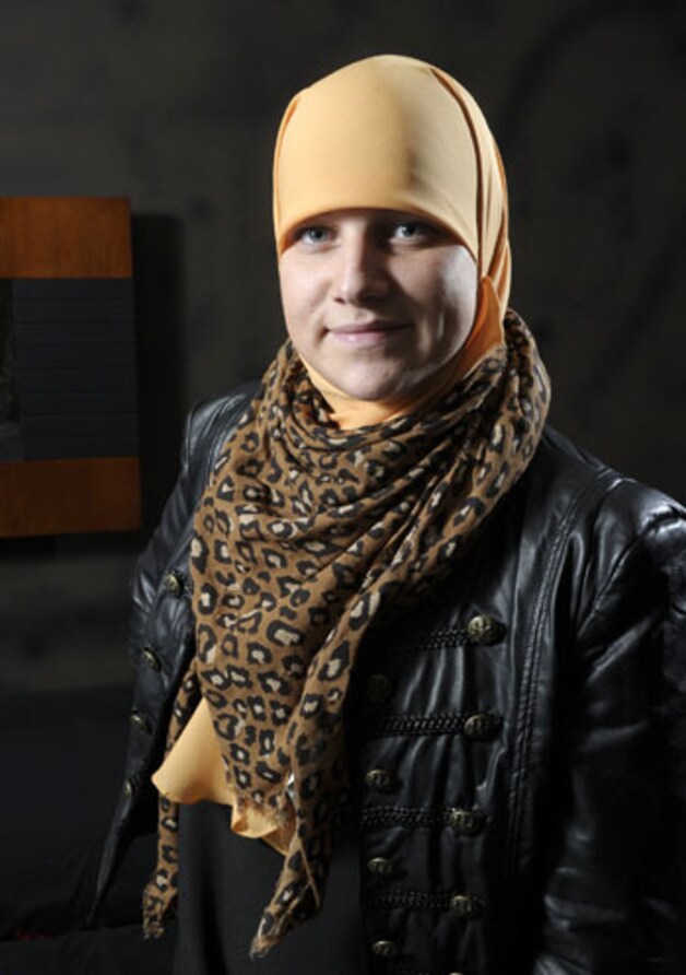 Joyce werd ontslagen omdat ze een hoofddoek droeg.