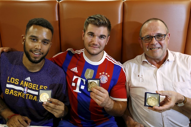 De helden van Thalys: Anthony Sadler, Aleck Sharlatos en Chris Norman.