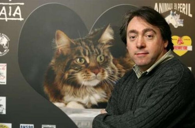 Michel Vandenbosch bij de voorstelling van de campagne tegen jacht op katten.