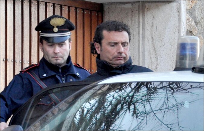 Kapitein Francesco Schettino bij zijn arrestatie. Hij gaf verstek tijdens de voorbereidende hoorzitting.