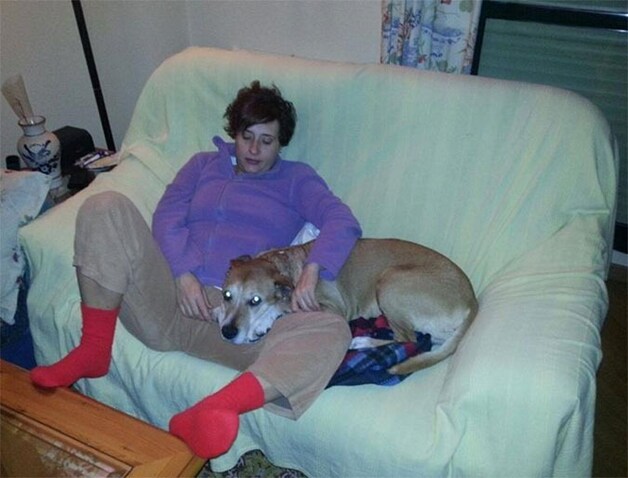 Verpleegkundige Teresa Romero met haar inmiddels afgemaakte hond Excalibur.