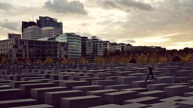 Het Holocaustmonument in Berlijn is opgevat als een open plek.