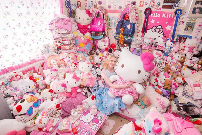 Natasha verzamelt Hello Kitty... en het loopt nogal uit de hand.