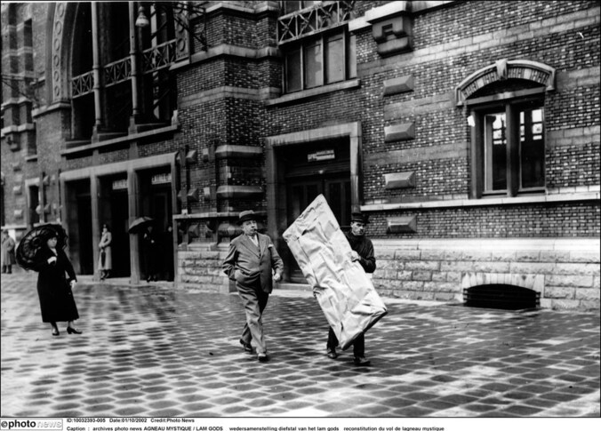 Het paneel verdween in 1934 - en allerlei scenario's ten spijt werd het nooit teruggevonden. Dit paneel met Sint-Jan de Doper kwam wél snel aan het licht.