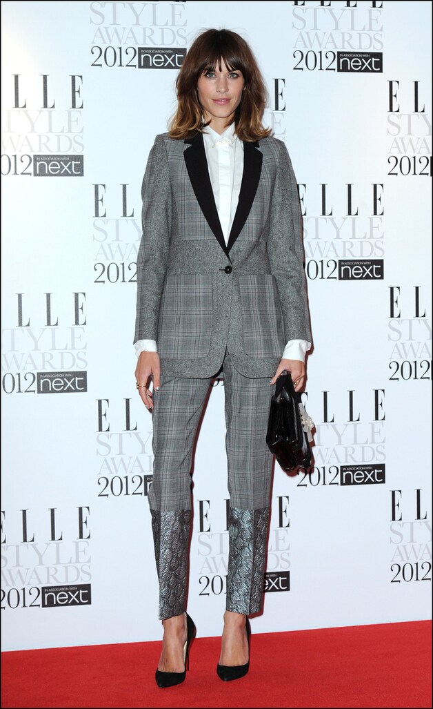 Alexa Chung in een retrosmoking van Stella McCartney.