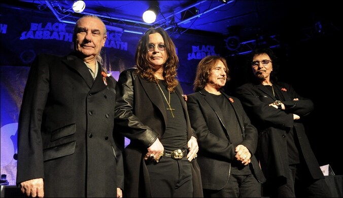 Black Sabbath met uiterst links Bill Ward.